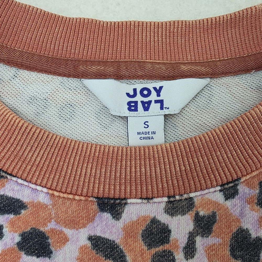 JoyLab Pink Leopard Crewneck Pullover Cropped Sweatshirt Women's Size Small - Picture 3 of 9